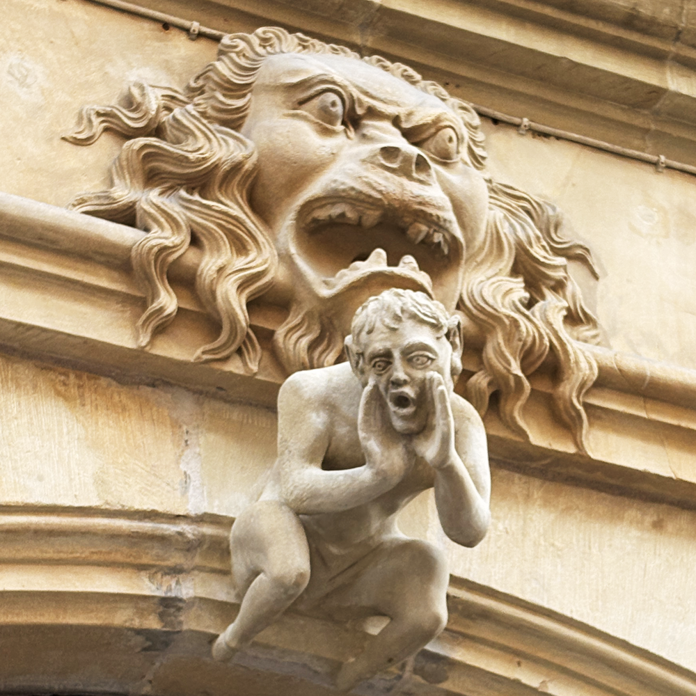 Statue am Baumeisterhaus in Rothenburg ob der Tauber