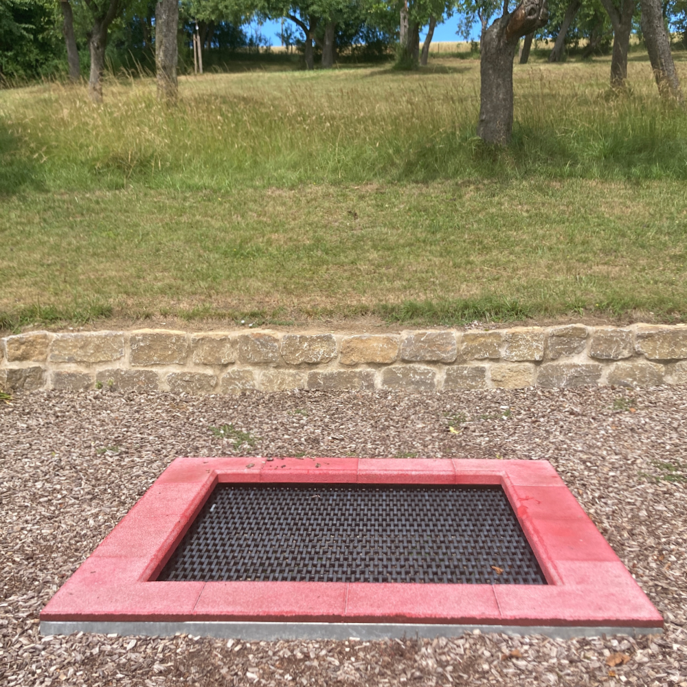 Trampolin am Bewegungsparcours in Diebach