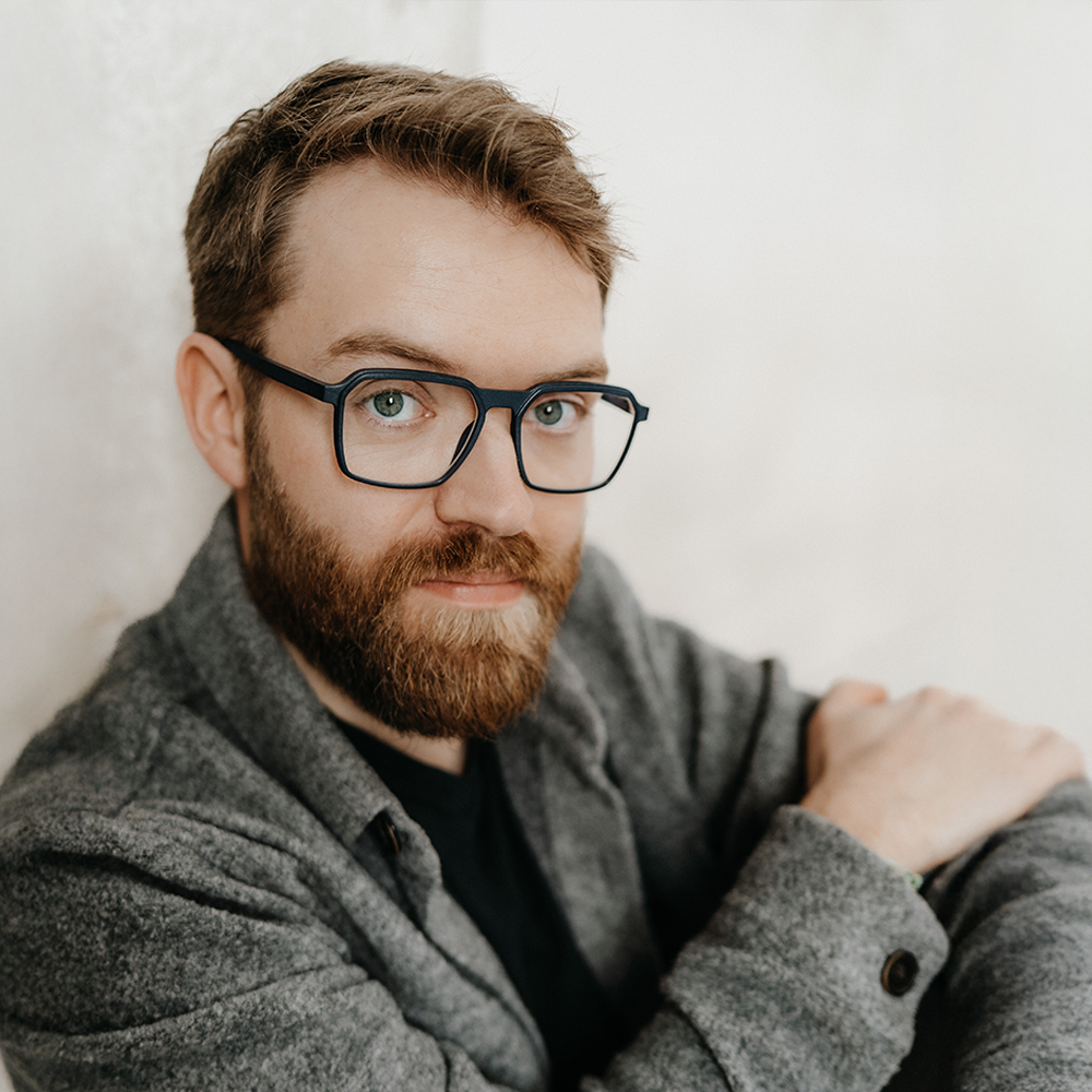 Modell mit Brille von FRAYme