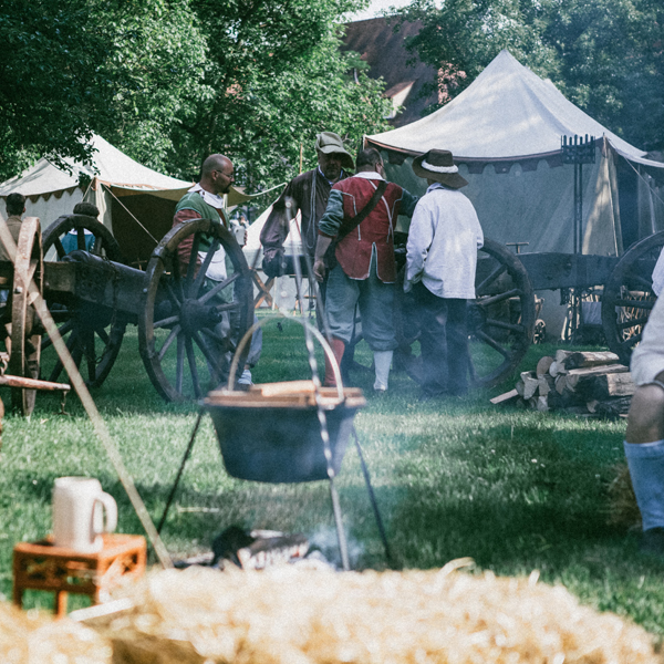 Lagerfeuer im historischen Feldlager © Matthias Schmid