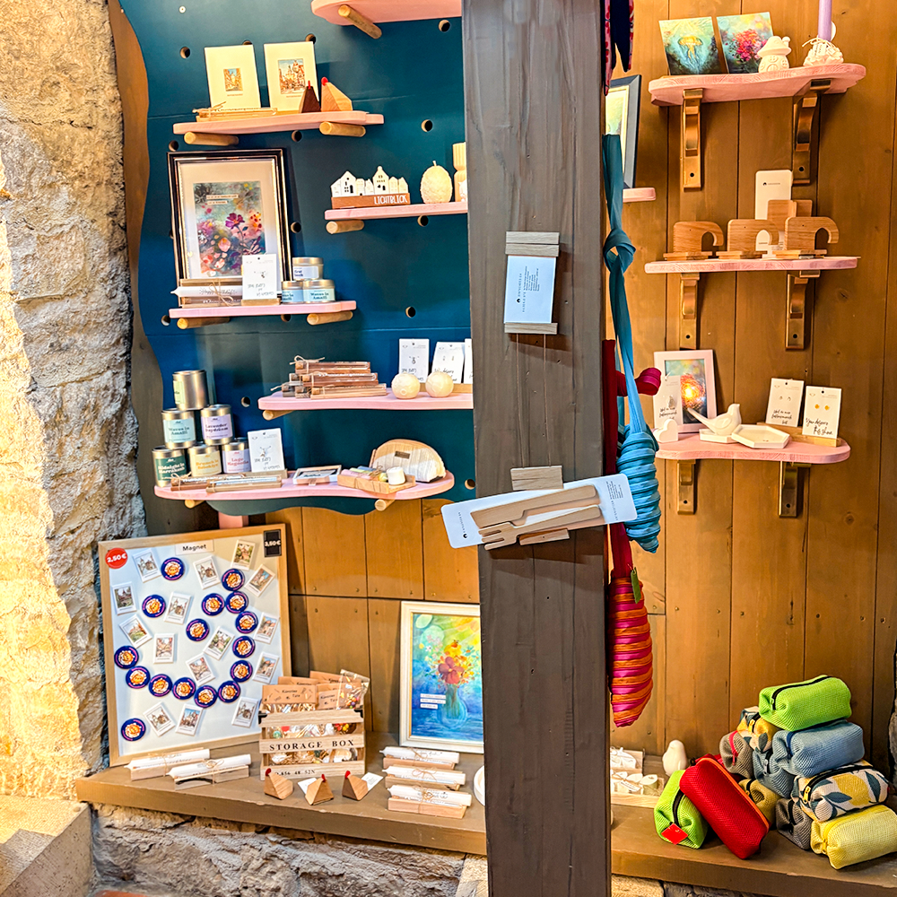 Produktwand im Pop-Up-Store in Rothenburg in der R&ouml;dergasse