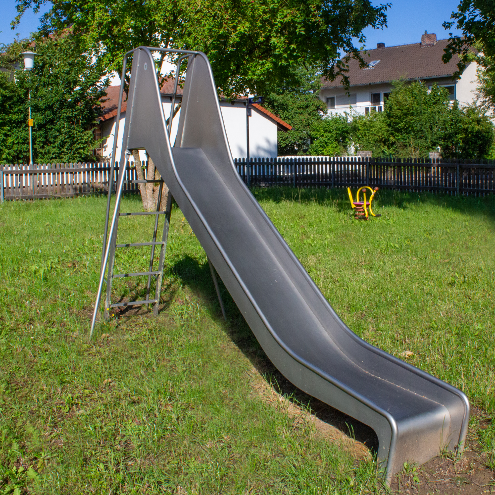 Spielplatz Schillerstrasse, Rothenburg ob der Tauber: Rutsche