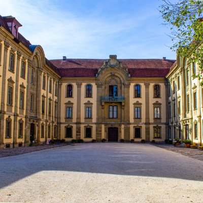 Blick auf den Innenhof des Schloss Schillingsfürst