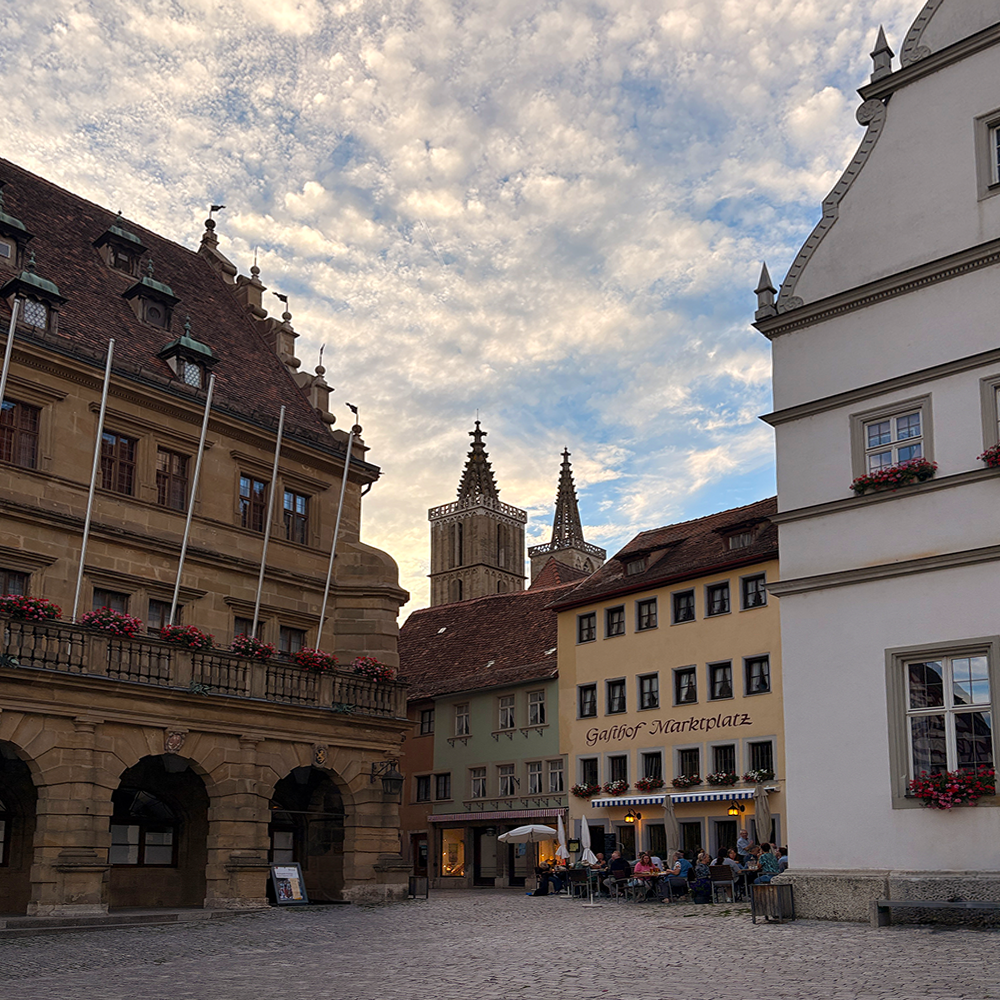 Ein warmer Sommerabend am Rothenburger Marktplatz